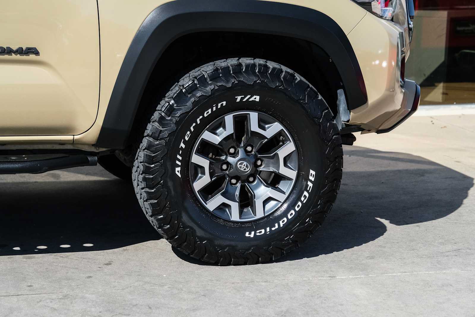 Used 2019 Toyota Tacoma TRD Off-Road AWD/4WD image 8