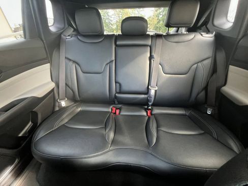 Used 2025 Jeep Compass Limited image 39