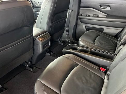 Used 2023 Nissan Pathfinder SL w/ SL Premium Package image 16