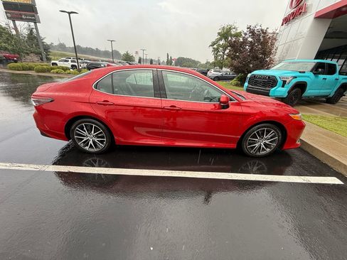 Used 2024 Toyota Camry XLE w/ Navigation Package FWD image 3