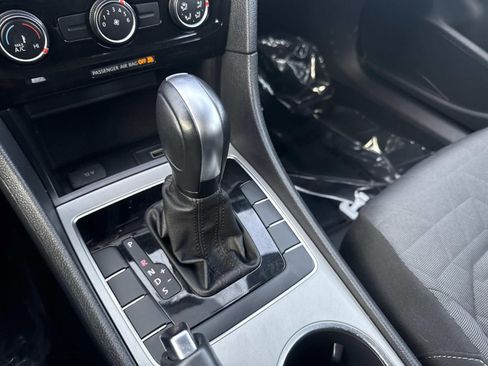 Certified 2021 Volkswagen Passat 2.0T S image 22