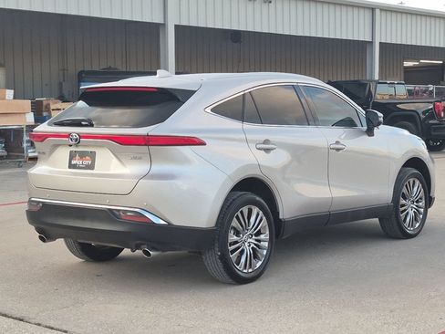 Used 2023 Toyota Venza XLE AWD/4WD image 6