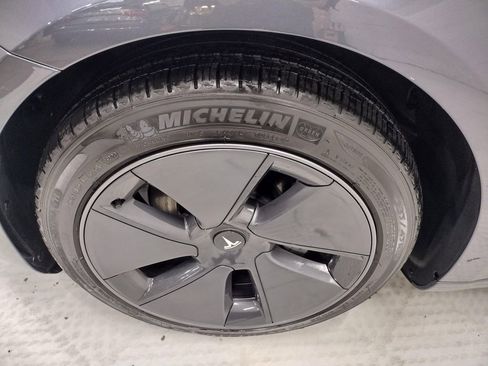 Used 2023 Tesla Model 3 Standard Range image 5