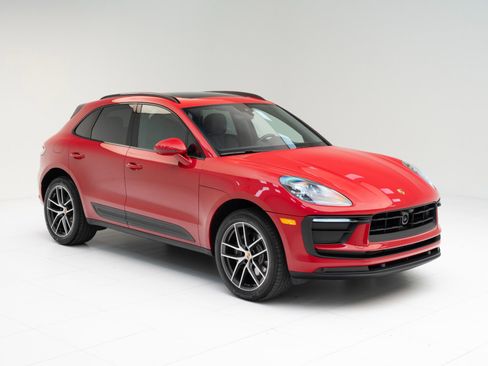 Certified 2025 Porsche Macan AWD/4WD image 7