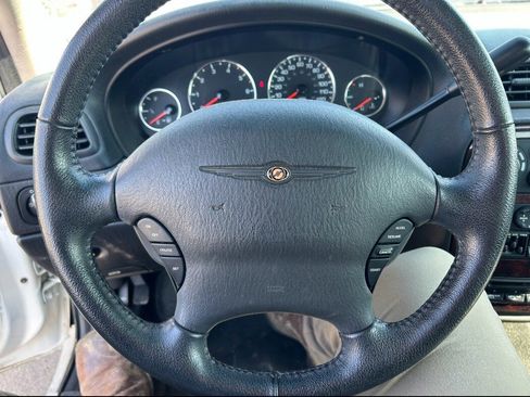 Used 2001 Chrysler Concorde LXi image 11