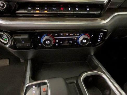 Used 2023 Chevrolet Silverado 1500 LT Trail Boss w/ LT Trail Boss Premium Package AWD/4WD image 28