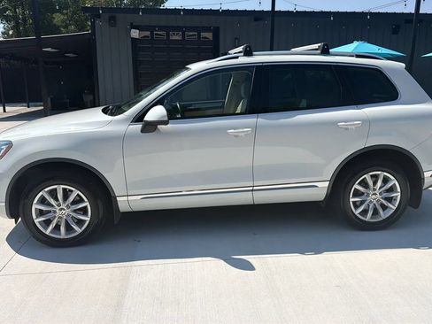 Used 2015 Volkswagen Touareg Sport AWD/4WD image 4