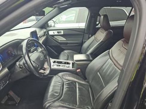 Used 2020 Ford Explorer Platinum w/ Premium Technology Package AWD/4WD image 4