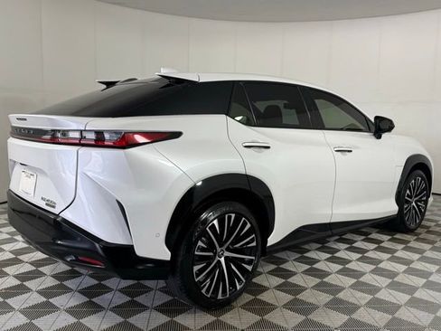 Used 2023 Lexus RZ 450e Premium w/ Technology Package image 4
