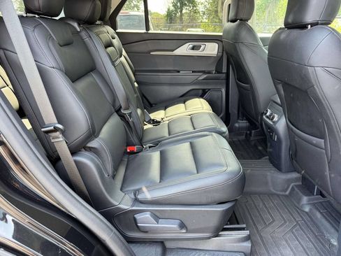 Used 2025 Ford Explorer Active RWD image 15