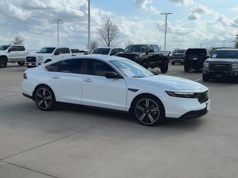 Used 2024 Honda Accord Sport image 3