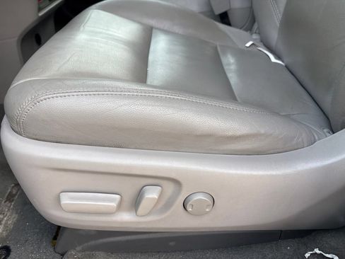 Used 2015 Toyota Sienna XLE w/ XLE Navigation Package FWD image 13