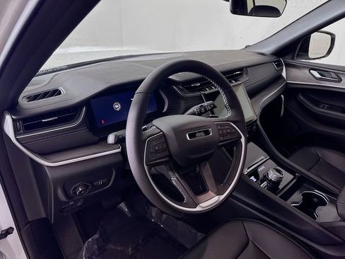 New 2025 Jeep Grand Cherokee L Limited image 9