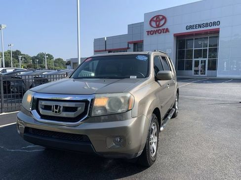 Used 2011 Honda Pilot Touring image 1