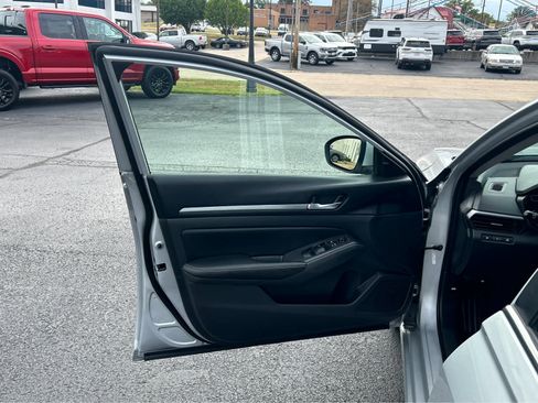 Used 2022 Nissan Altima 2.5 SV image 13