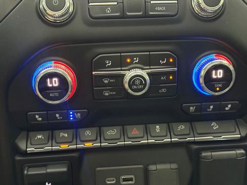 Used 2019 GMC Sierra 1500 AT4 w/ Off Road Performance Package AWD/4WD image 31