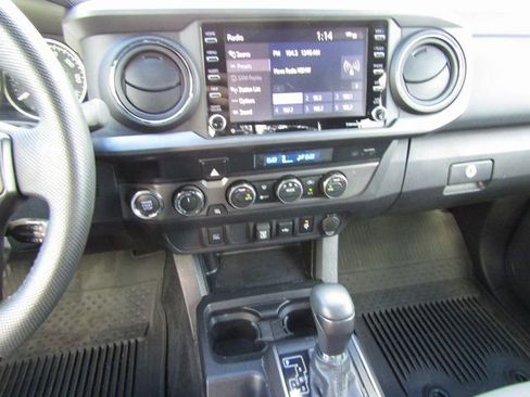 Used 2023 Toyota Tacoma TRD Off-Road image 11