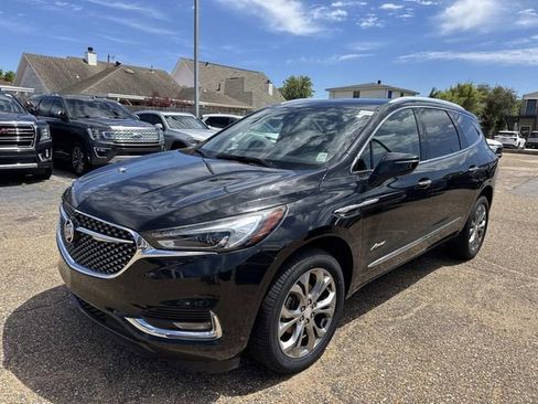 Used 2019 Buick Enclave Avenir w/ Avenir Technology Package FWD image 4