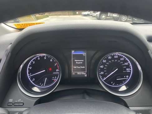 Used 2019 Toyota Camry SE image 14