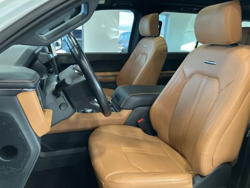 Used 2023 Ford Expedition Platinum image 14