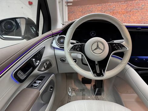 Used 2023 Mercedes-Benz EQS 580 4MATIC SUV image 13