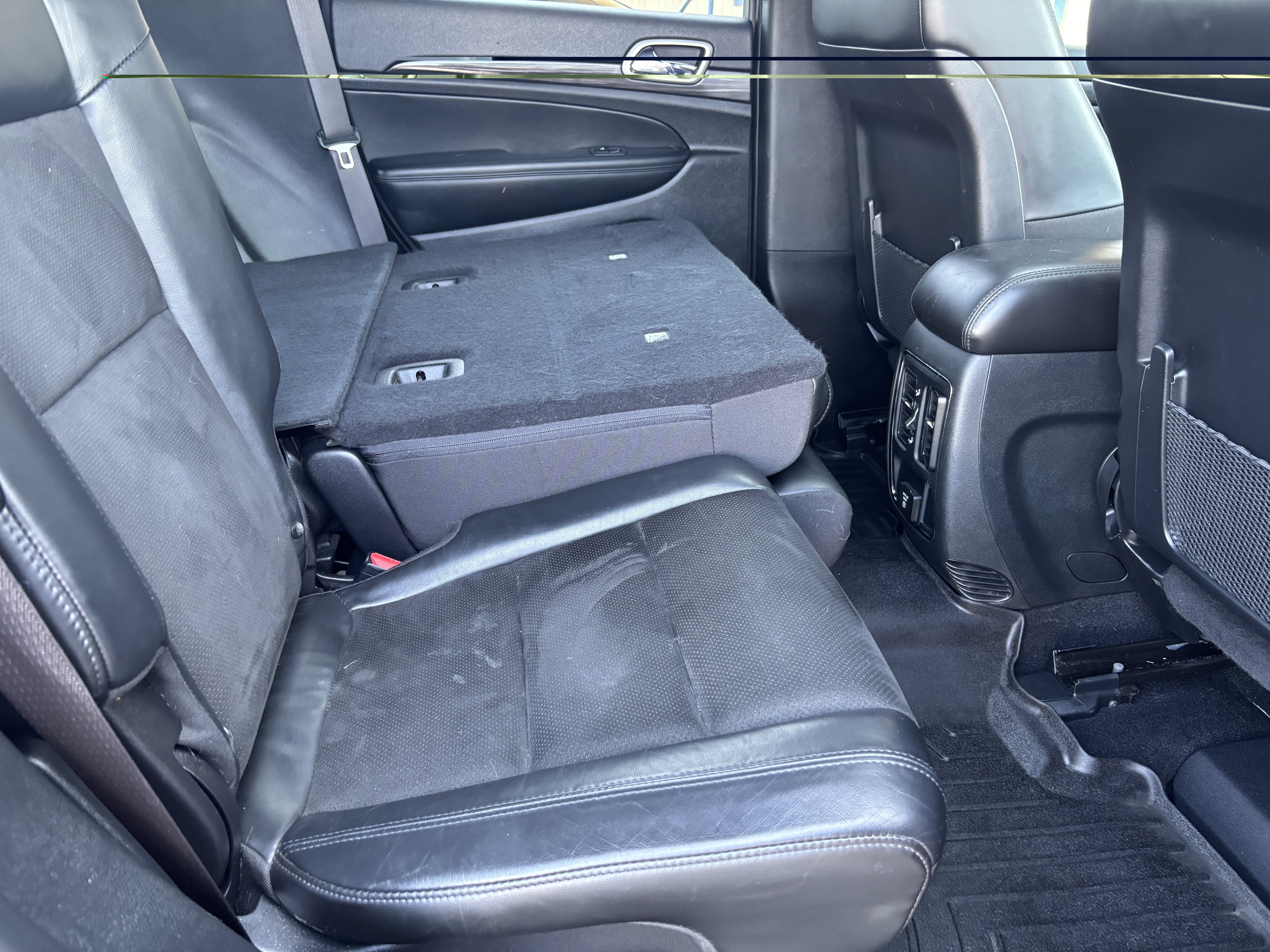 Used 2021 Jeep Grand Cherokee Laredo X AWD/4WD image 30