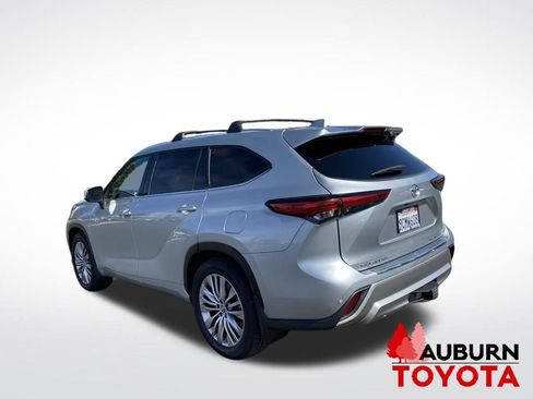 Used 2022 Toyota Highlander Platinum AWD/4WD image 5