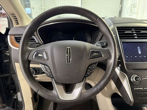 Used 2019 Lincoln MKC Select w/ Select Plus Package image 16