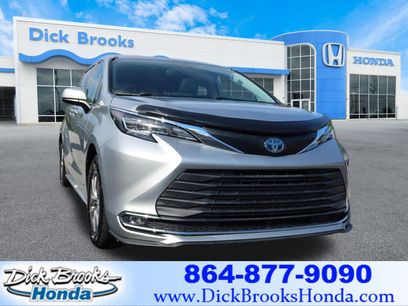 Used 2021 Toyota Sienna XLE