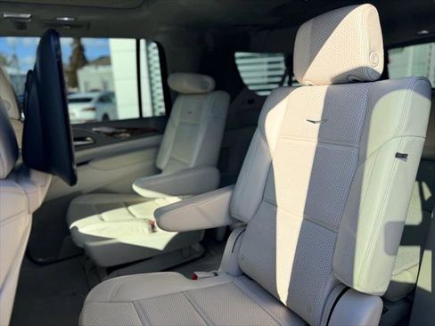 Used 2024 Cadillac Escalade ESV Sport Platinum w/ LPO, ONYX Package AWD/4WD image 16
