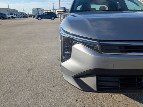 New 2025 Kia K4 LXS image 12