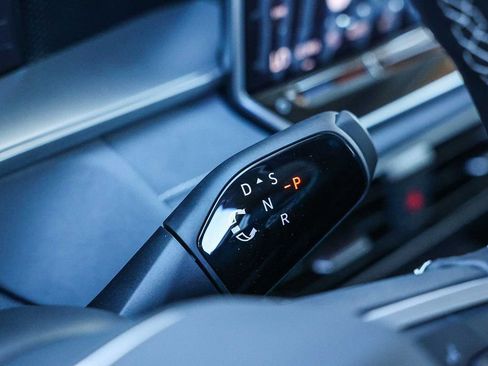 New 2026 Volkswagen Tiguan SE image 33