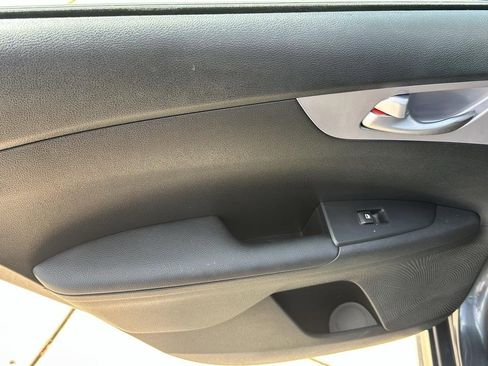 Used 2024 Kia Forte LXS image 12