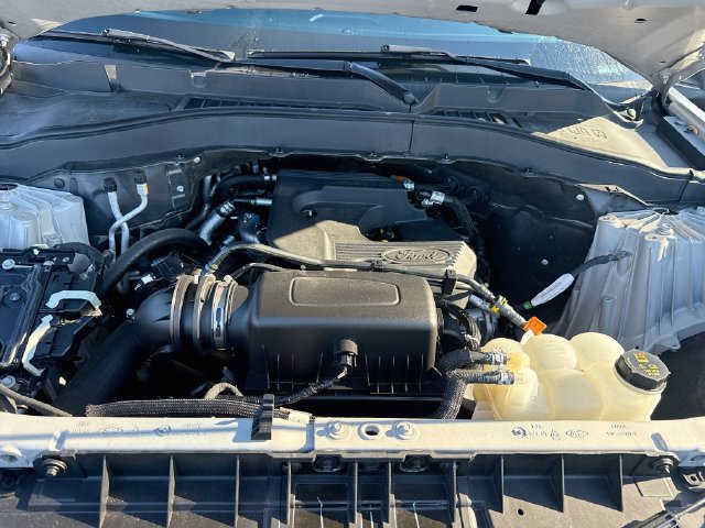 Used 2020 Ford Explorer XLT w/ Equipment Group 202A AWD/4WD image 29