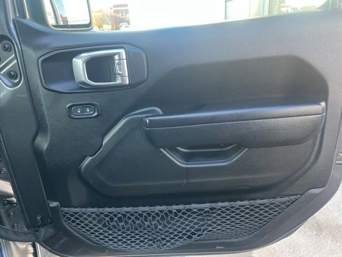 Used 2023 Jeep Gladiator Sport image 23