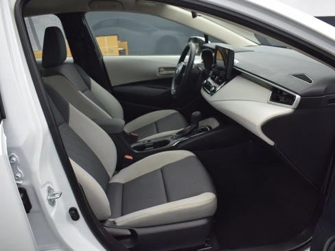 Used 2025 Toyota Corolla LE w/ Convenience Package FWD image 10