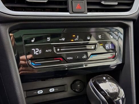 Used 2025 Volkswagen Taos SEL image 18