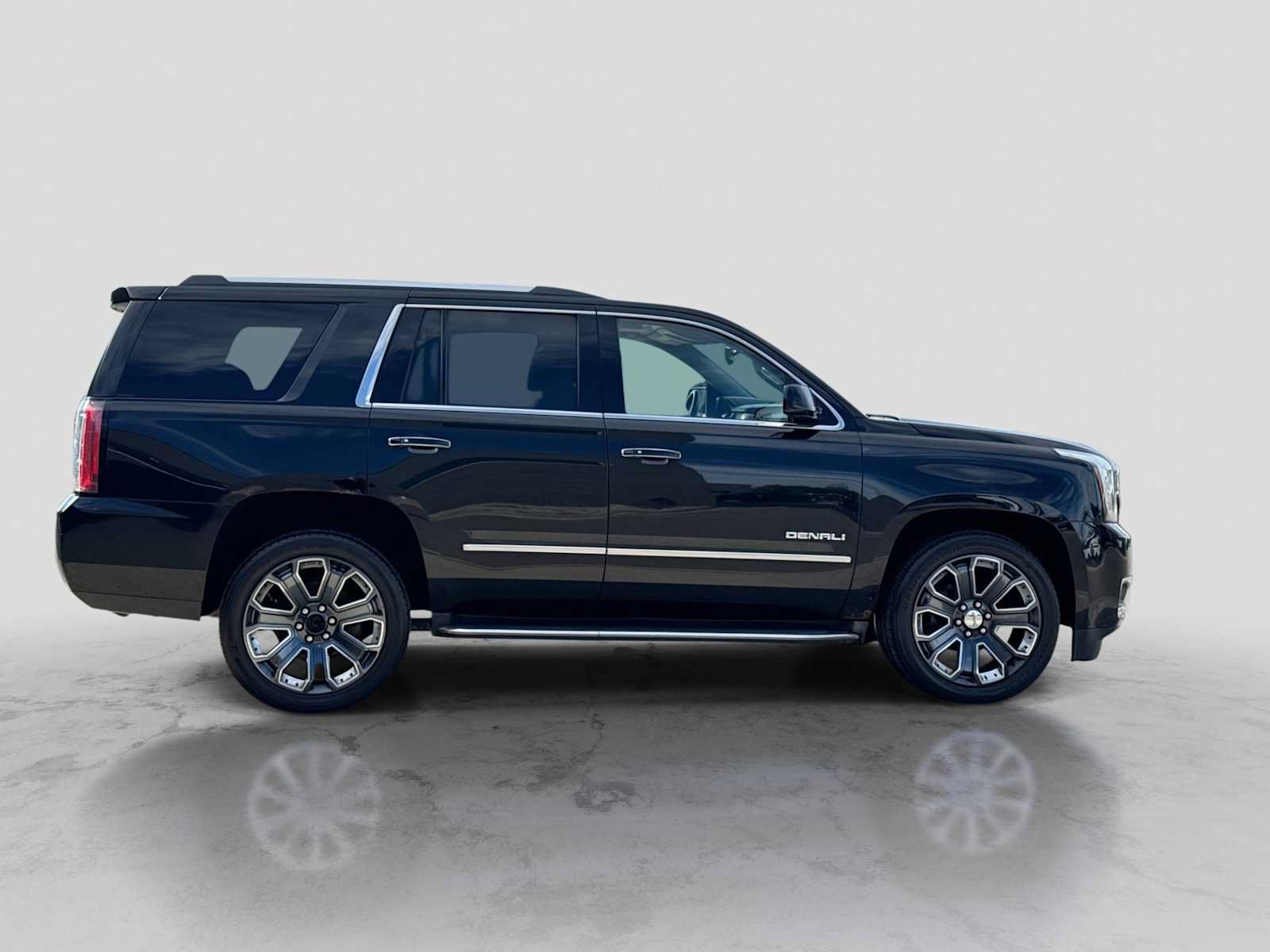 Used 2017 GMC Yukon Denali AWD/4WD image 7