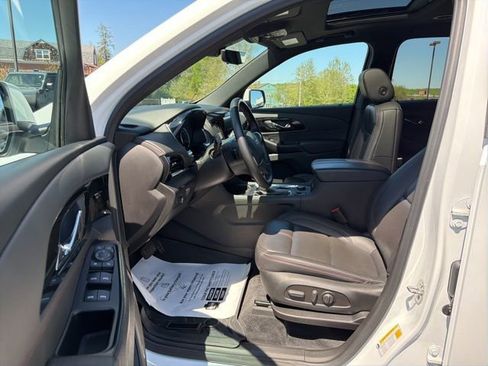 Used 2023 Chevrolet Traverse RS AWD/4WD image 13