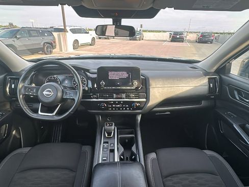 Used 2025 Nissan Pathfinder SV FWD image 21