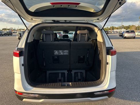 Used 2022 Kia Carnival LX image 7