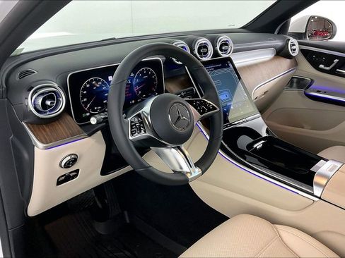 Used 2026 Mercedes-Benz GLC 300 4MATIC image 11