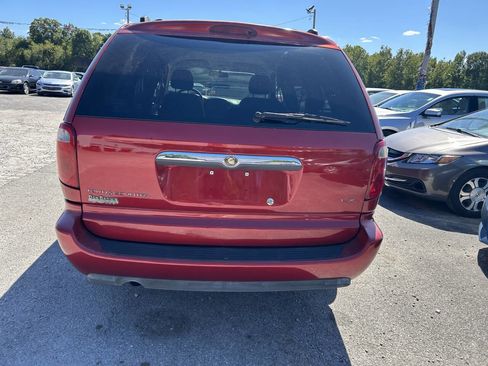 Used 2006 Chrysler Town & Country LX image 5