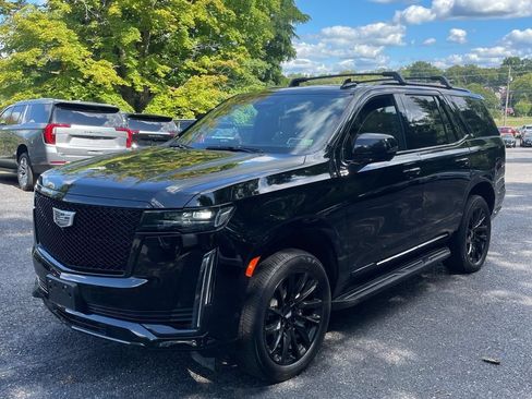 Used 2022 Cadillac Escalade Sport w/ LPO, ONYX Package AWD/4WD image 2