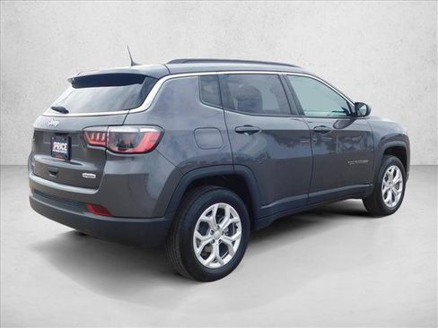 Used 2024 Jeep Compass Latitude AWD/4WD image 8