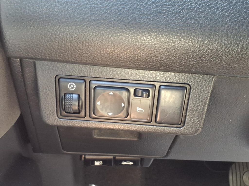 Used 2009 Nissan Versa 1.8 S w/ PWR Pkg FWD image 16