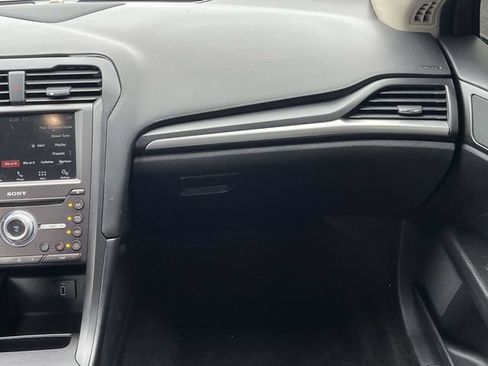 Used 2017 Ford Fusion Titanium FWD image 18