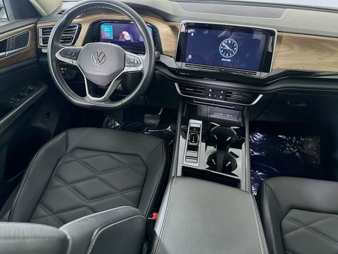 Used 2024 Volkswagen Atlas SE FWD image 18