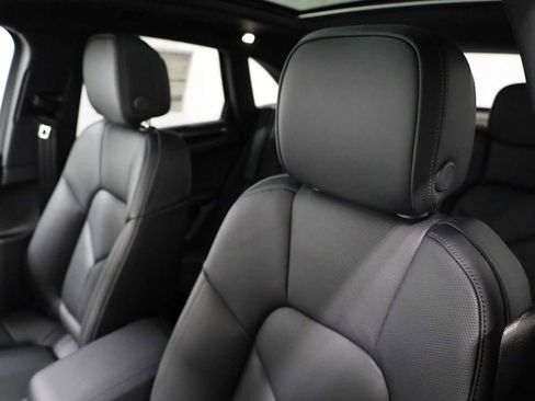 New 2026 Porsche Macan image 19