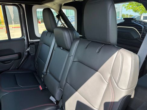 New 2026 Jeep Wrangler Unlimited Rubicon AWD/4WD image 19
